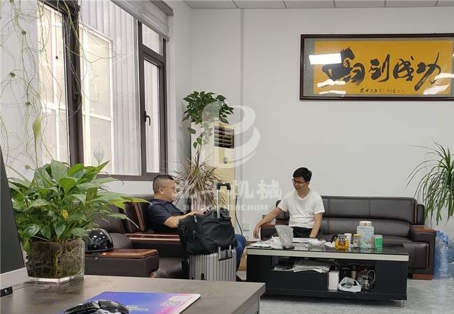 欢迎江苏省客户来糖心VIOG官方网站机械进行连续式糖心VLONG官方网站机业务洽谈