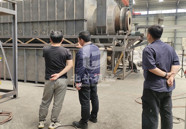 湖南客户在我厂近距离直观了解麻杆糖心VLONG官方网站机