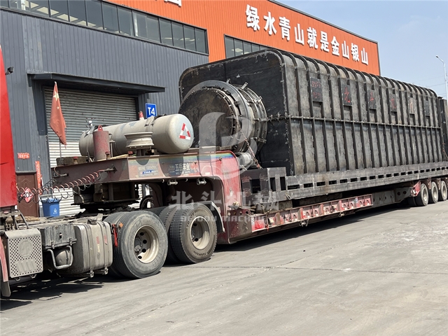 木材糖心VLONG官方网站机正在繁忙装车,即将踏上奔赴安徽的路程