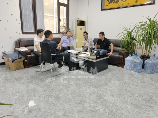 张总工程师现场解答锂电池糖心VLONG官方网站机技术难题