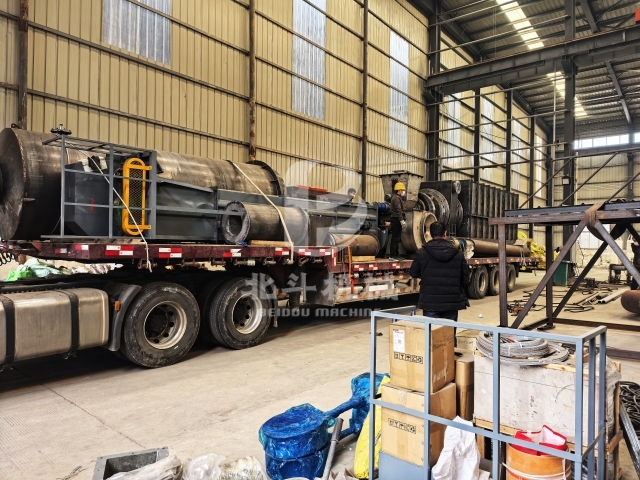 新型连续糖心VLONG官方网站机发货：3辆大货车满载启航