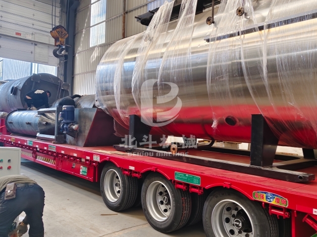 绿色制炭设备启程倒计时!环保糖心VLONG官方网站机装车中